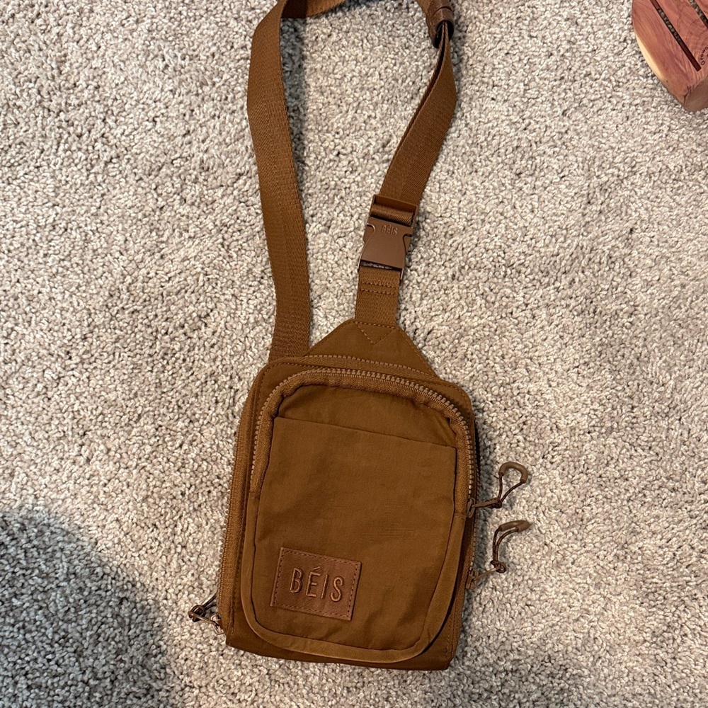 BEIS Compact Crossbody Sport Bag in Cognac Brown (unisex)